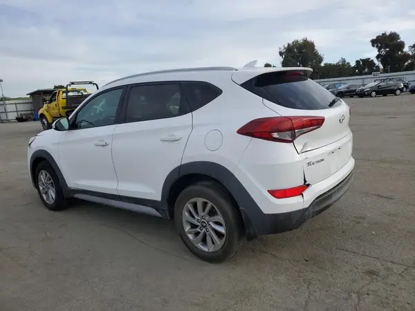 KM8J33A46JU763953 2018 HYUNDAI TUCSON - Image 2