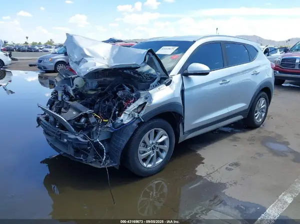KM8J33A46JU778887 2018 HYUNDAI TUCSON - Image 2