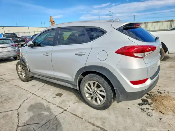 KM8J33A46JU780784 2018 HYUNDAI TUCSON - Image 2