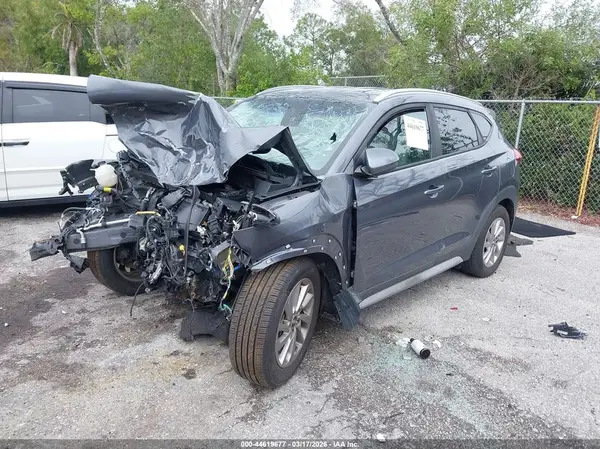 KM8J33A46JU785466 2018 HYUNDAI TUCSON - Image 2