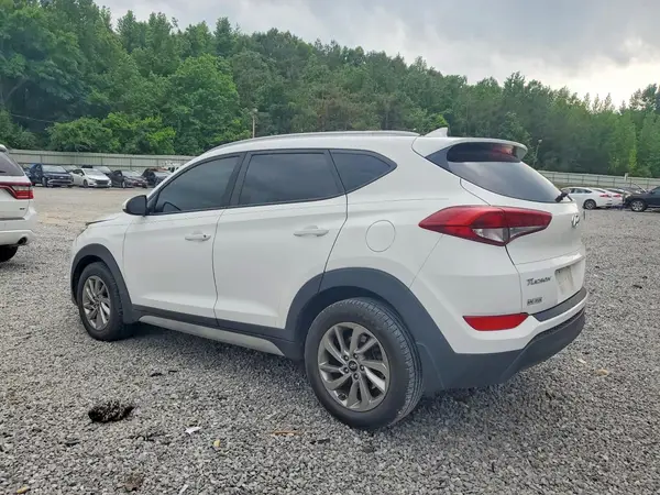 KM8J33A46JU799593 2018 HYUNDAI TUCSON - Image 2
