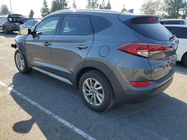 KM8J33A46JU808857 2018 HYUNDAI TUCSON - Image 2