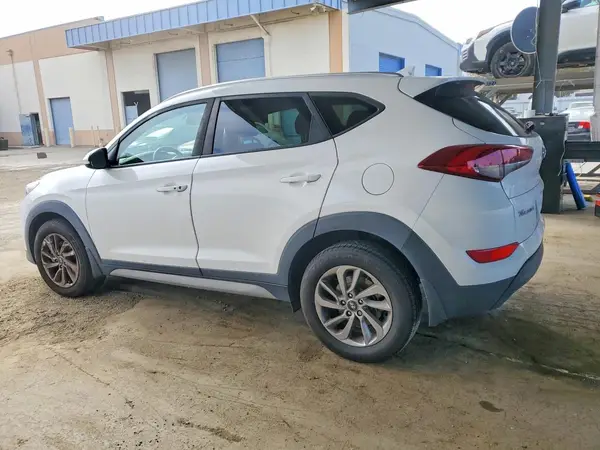 KM8J33A46JU816781 2018 HYUNDAI TUCSON - Image 2