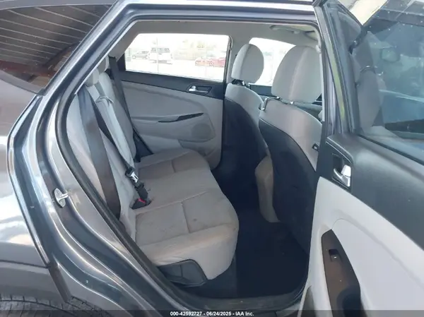 KM8J33A46KU860829 2019 HYUNDAI TUCSON - Image 8