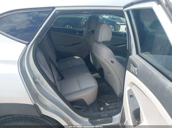 KM8J33A47GU161264 2016 HYUNDAI TUCSON - Image 8