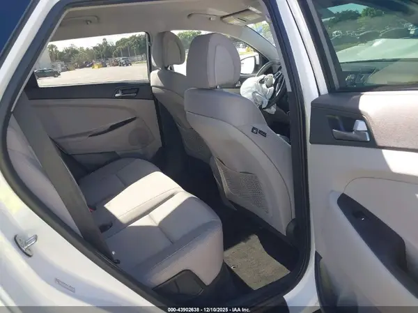 KM8J33A47HU263889 2017 HYUNDAI TUCSON - Image 8