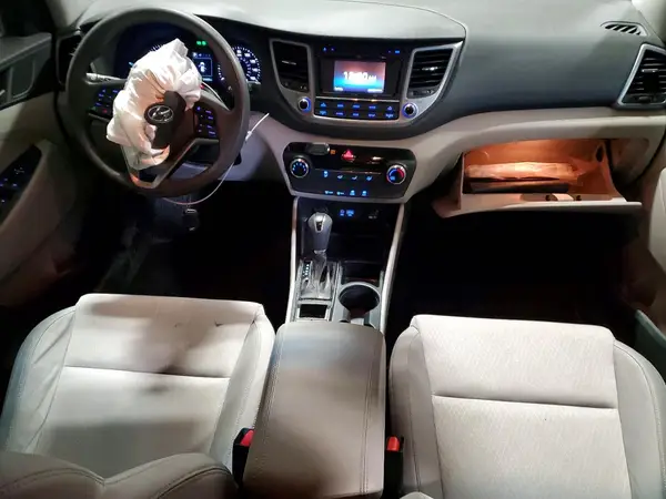 KM8J33A47HU391372 2017 HYUNDAI TUCSON - Image 8