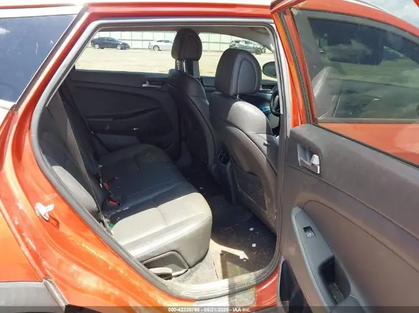 KM8J33A47HU420854 2017 HYUNDAI TUCSON - Image 8