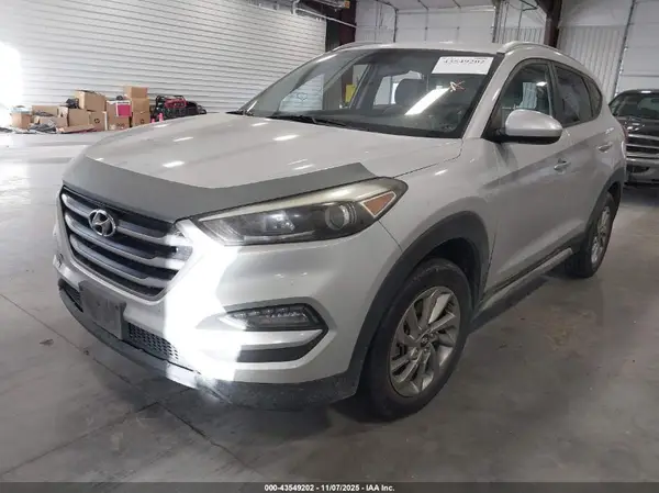 KM8J33A47HU443700 2017 HYUNDAI TUCSON - Image 2