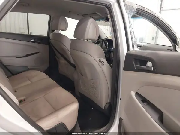 KM8J33A47HU443700 2017 HYUNDAI TUCSON - Image 8