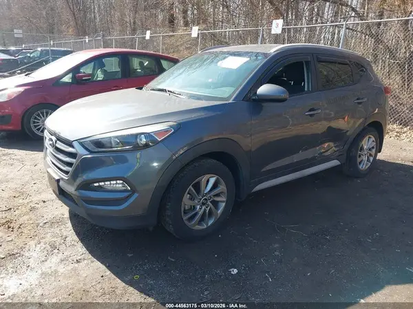 KM8J33A47HU449058 2017 HYUNDAI TUCSON - Image 2