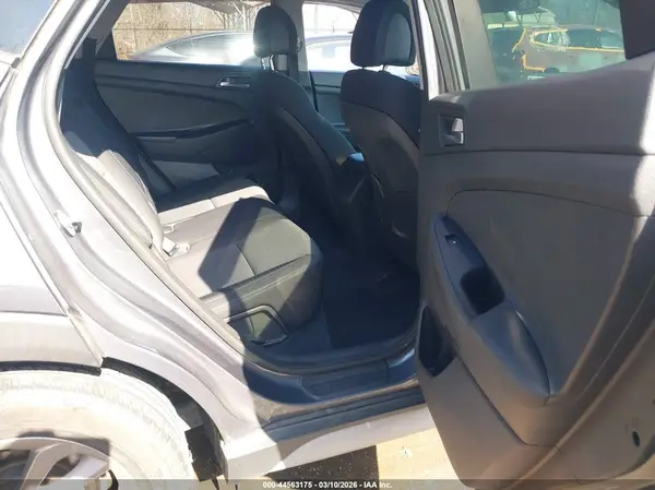 KM8J33A47HU449058 2017 HYUNDAI TUCSON - Image 8