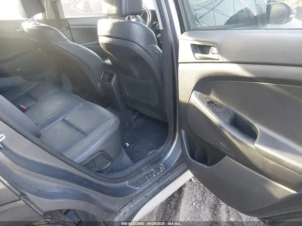 KM8J33A47HU449898 2017 HYUNDAI TUCSON - Image 8