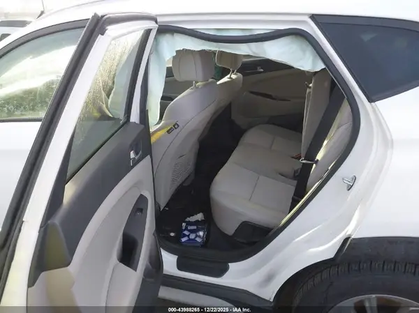 KM8J33A47HU456818 2017 HYUNDAI TUCSON - Image 8
