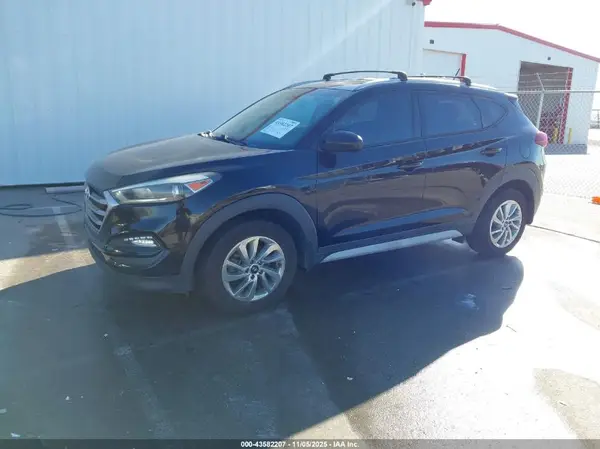 KM8J33A47HU458830 2017 HYUNDAI TUCSON - Image 2