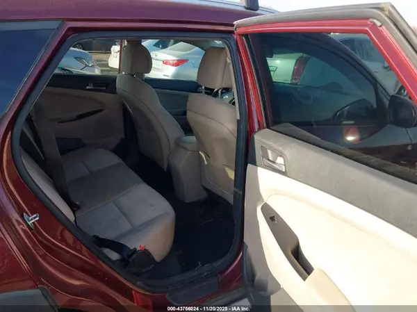 KM8J33A47HU462263 2017 HYUNDAI TUCSON - Image 8
