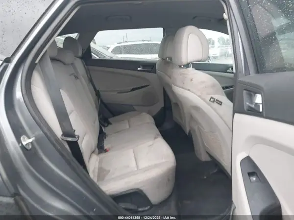 KM8J33A47HU466474 2017 HYUNDAI TUCSON - Image 8