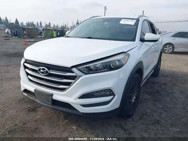 KM8J33A47HU467026 2017 HYUNDAI TUCSON - Image 2