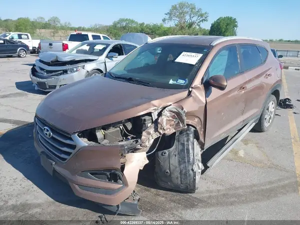 KM8J33A47HU485803 2017 HYUNDAI TUCSON - Image 2