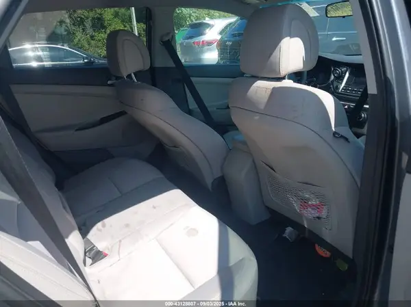 KM8J33A47HU487292 2017 HYUNDAI TUCSON - Image 8