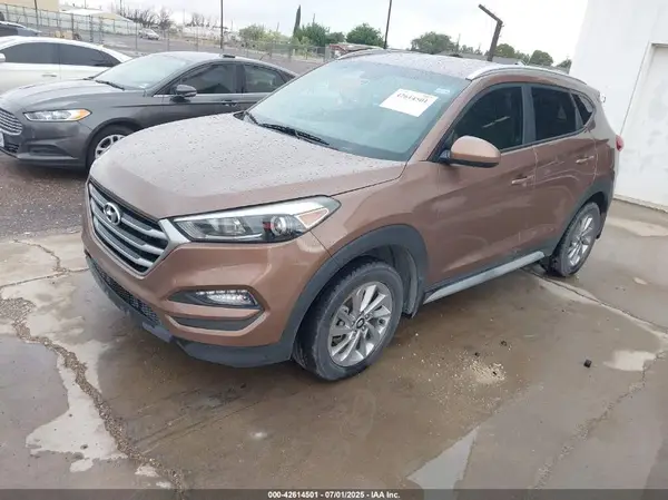 KM8J33A47HU519609 2017 HYUNDAI TUCSON - Image 2