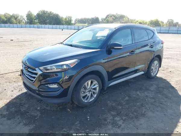 KM8J33A47HU562072 2017 HYUNDAI TUCSON - Image 2