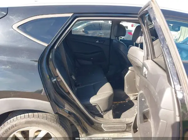 KM8J33A47HU562072 2017 HYUNDAI TUCSON - Image 8