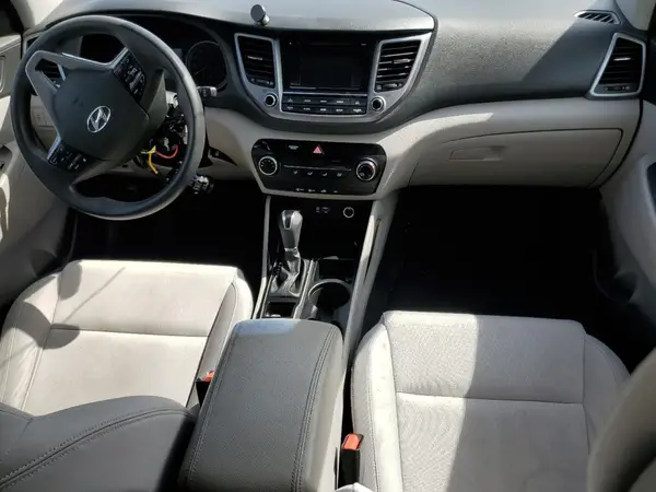 KM8J33A47HU563349 2017 HYUNDAI TUCSON - Image 8