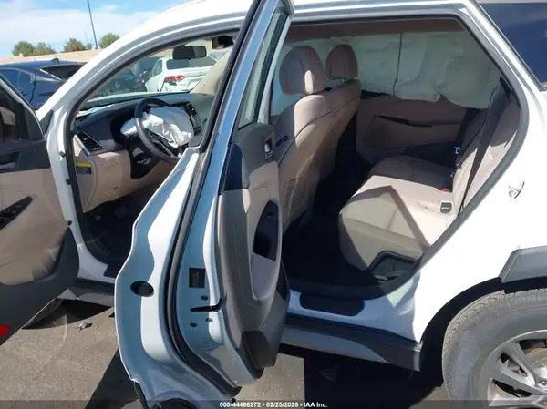 KM8J33A47HU564503 2017 HYUNDAI TUCSON - Image 8