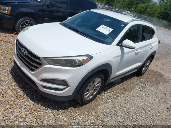 KM8J33A47HU566770 2017 HYUNDAI TUCSON - Image 2