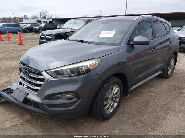 KM8J33A47HU567160 2017 HYUNDAI TUCSON - Image 2