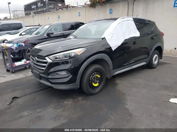 KM8J33A47HU587053 2017 HYUNDAI TUCSON - Image 2