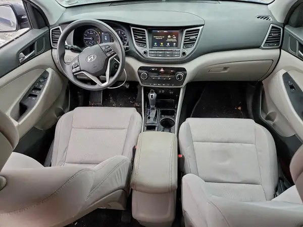 KM8J33A47JU615875 2018 HYUNDAI TUCSON - Image 8