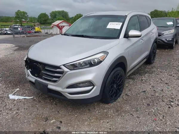 KM8J33A47JU645376 2018 HYUNDAI TUCSON - Image 2