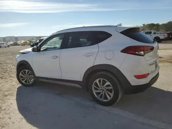 KM8J33A47JU655597 2018 HYUNDAI TUCSON - Image 2