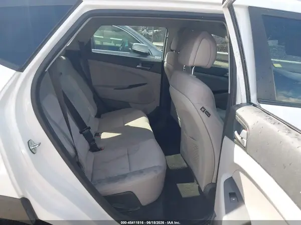 KM8J33A47JU656121 2018 HYUNDAI TUCSON - Image 8