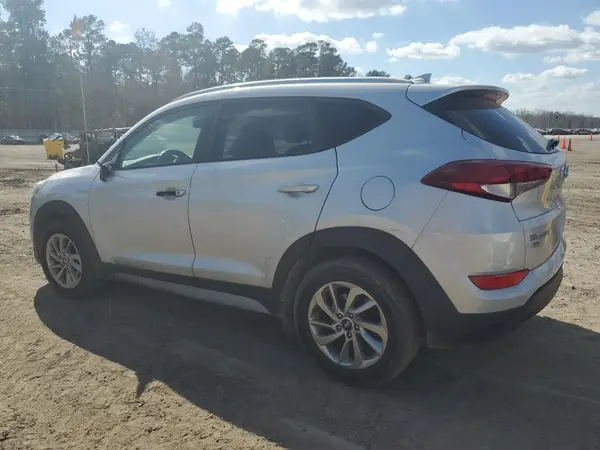 KM8J33A47JU659682 2018 HYUNDAI TUCSON - Image 2