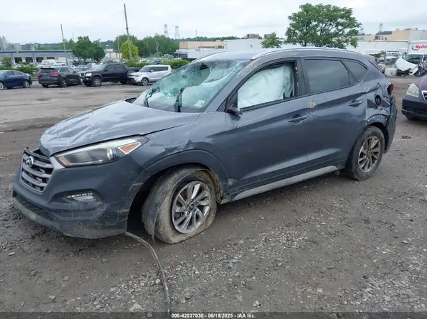 KM8J33A47JU675476 2018 HYUNDAI TUCSON - Image 2