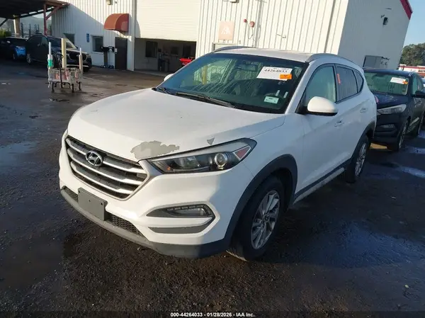KM8J33A47JU676756 2018 HYUNDAI TUCSON - Image 2