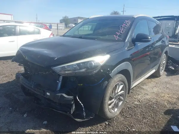 KM8J33A47JU677163 2018 HYUNDAI TUCSON - Image 2
