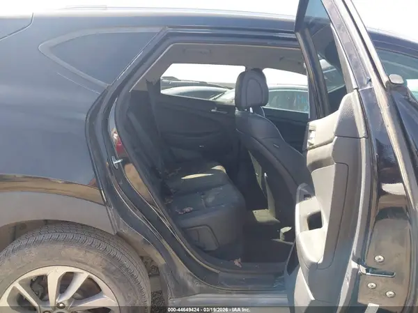 KM8J33A47JU677163 2018 HYUNDAI TUCSON - Image 8