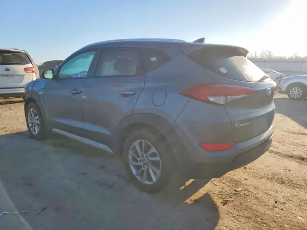 KM8J33A47JU679558 2018 HYUNDAI TUCSON - Image 2