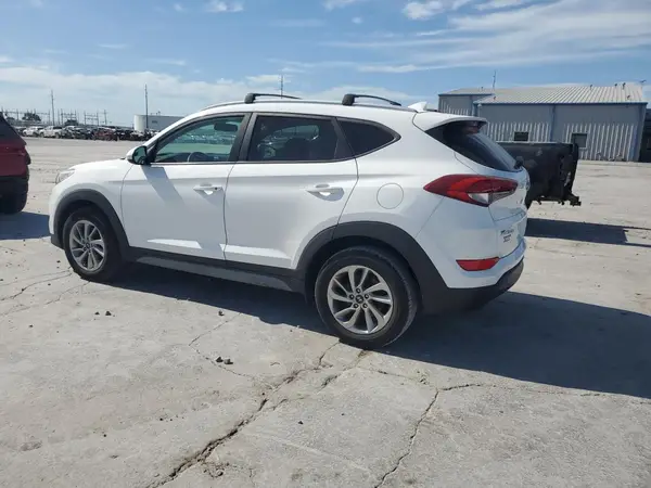 KM8J33A47JU708802 2018 HYUNDAI TUCSON - Image 2