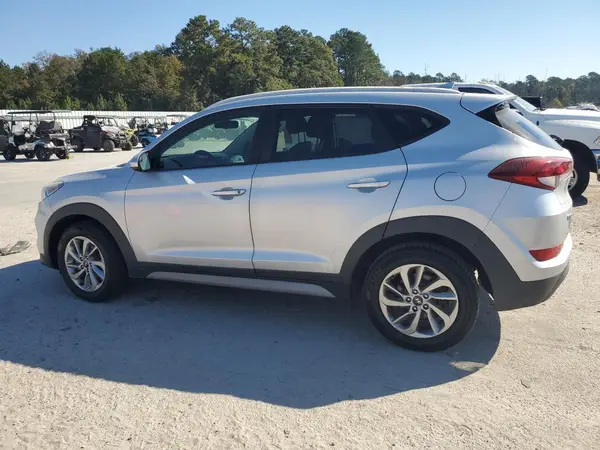 KM8J33A47JU710887 2018 HYUNDAI TUCSON - Image 2
