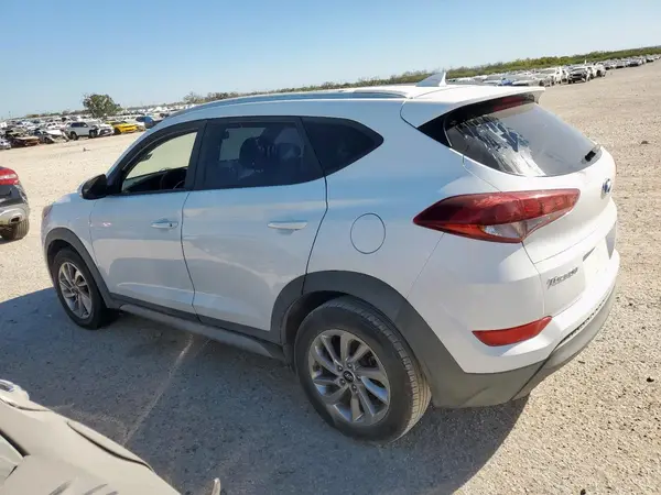 KM8J33A47JU724904 2018 HYUNDAI TUCSON - Image 2
