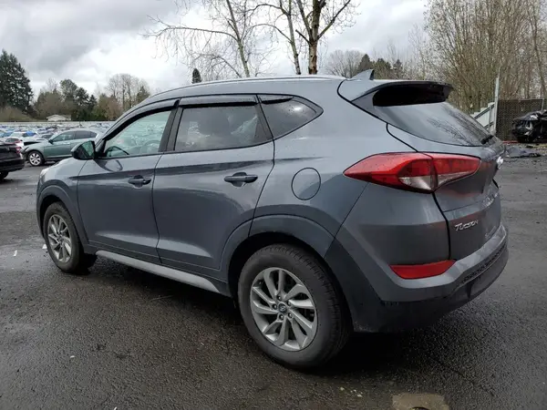KM8J33A47JU735899 2018 HYUNDAI TUCSON - Image 2