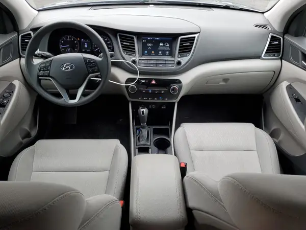 KM8J33A47JU735899 2018 HYUNDAI TUCSON - Image 8