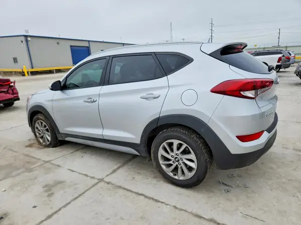 KM8J33A47JU754162 2018 HYUNDAI TUCSON - Image 2