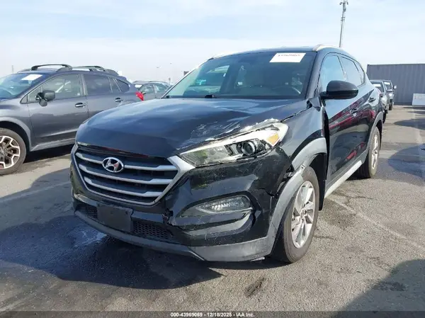KM8J33A47JU768305 2018 HYUNDAI TUCSON - Image 2