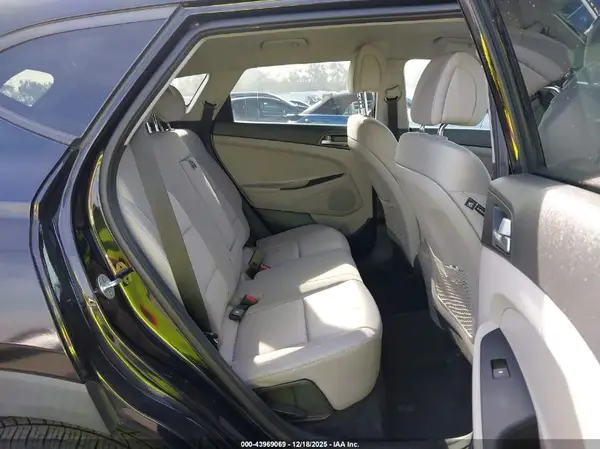 KM8J33A47JU768305 2018 HYUNDAI TUCSON - Image 8